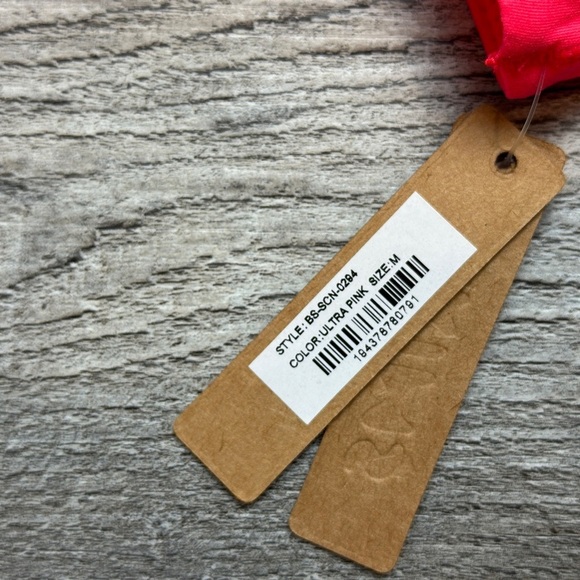 SKIMS FITS EVERYBODY SQUARE NECK THONG BODYSUIT STRETCHY ULTRA PINK Rare MEDIUM - Picture 4 of 6